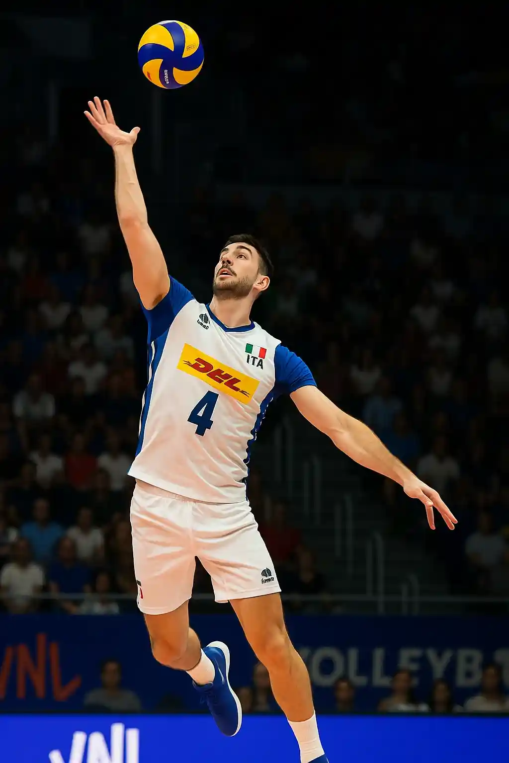 بهترین بازیکن والیبال جهان کیست ؟ 5 مردی در حال سرویس زدن در والیبال